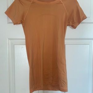 Super cute swiftly tech top in perfect condition